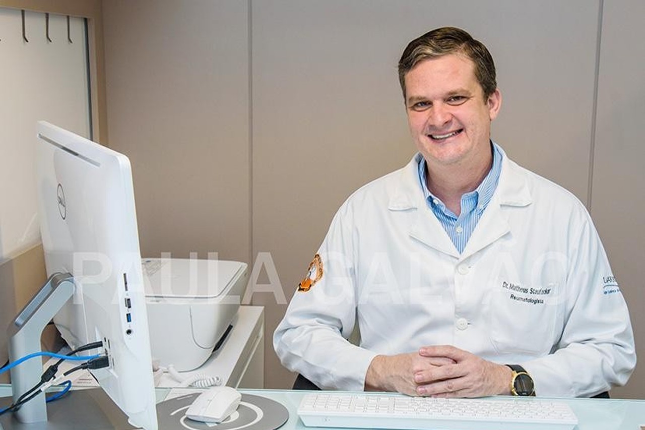Médicos Reumatologistas